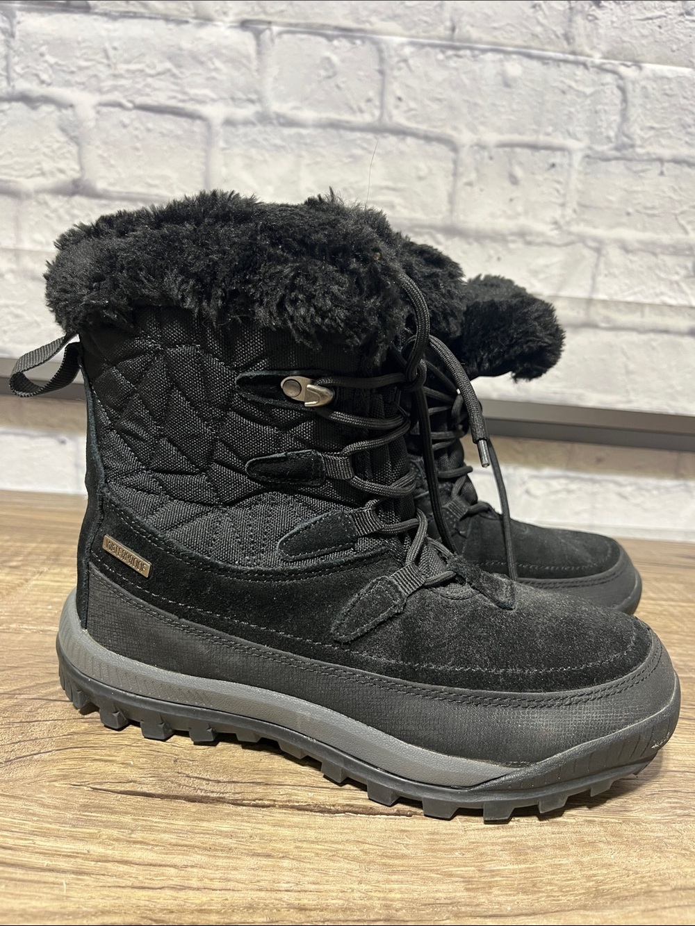 Black Quilted Winter Lace-Up Boots with Faux Fur Collar